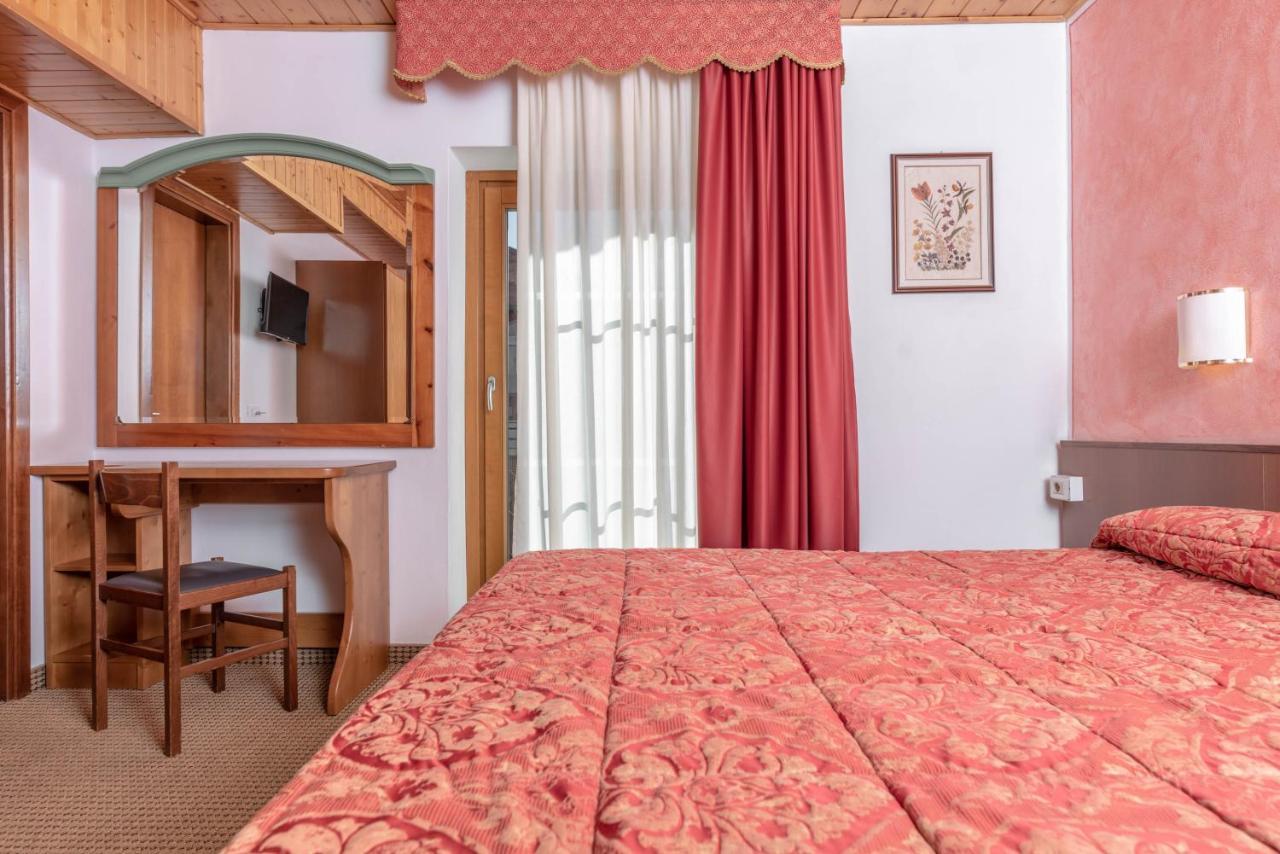 Hotel Italo Мадонна-ди-Кампильо Экстерьер фото
