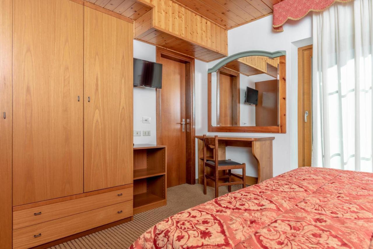 Hotel Italo Мадонна-ди-Кампильо Экстерьер фото