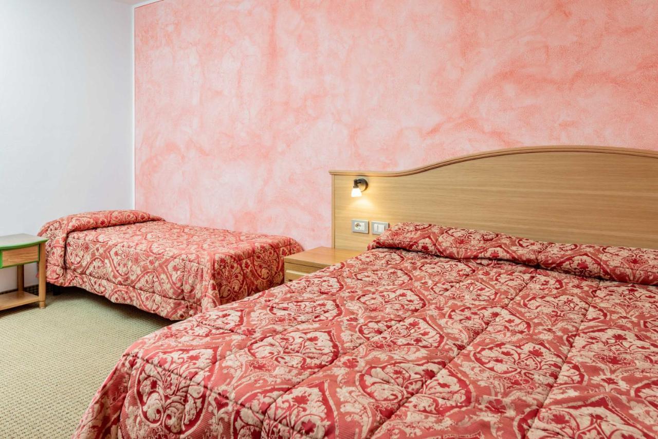 Hotel Italo Мадонна-ди-Кампильо Экстерьер фото