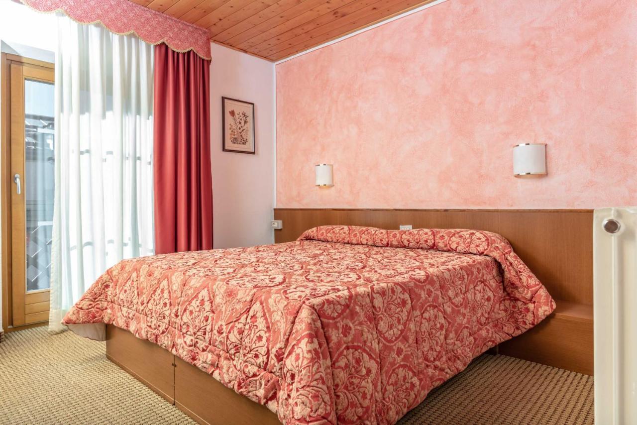 Hotel Italo Мадонна-ди-Кампильо Экстерьер фото