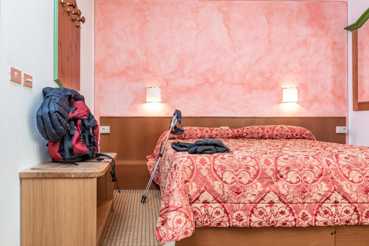 Hotel Italo Мадонна-ди-Кампильо Экстерьер фото