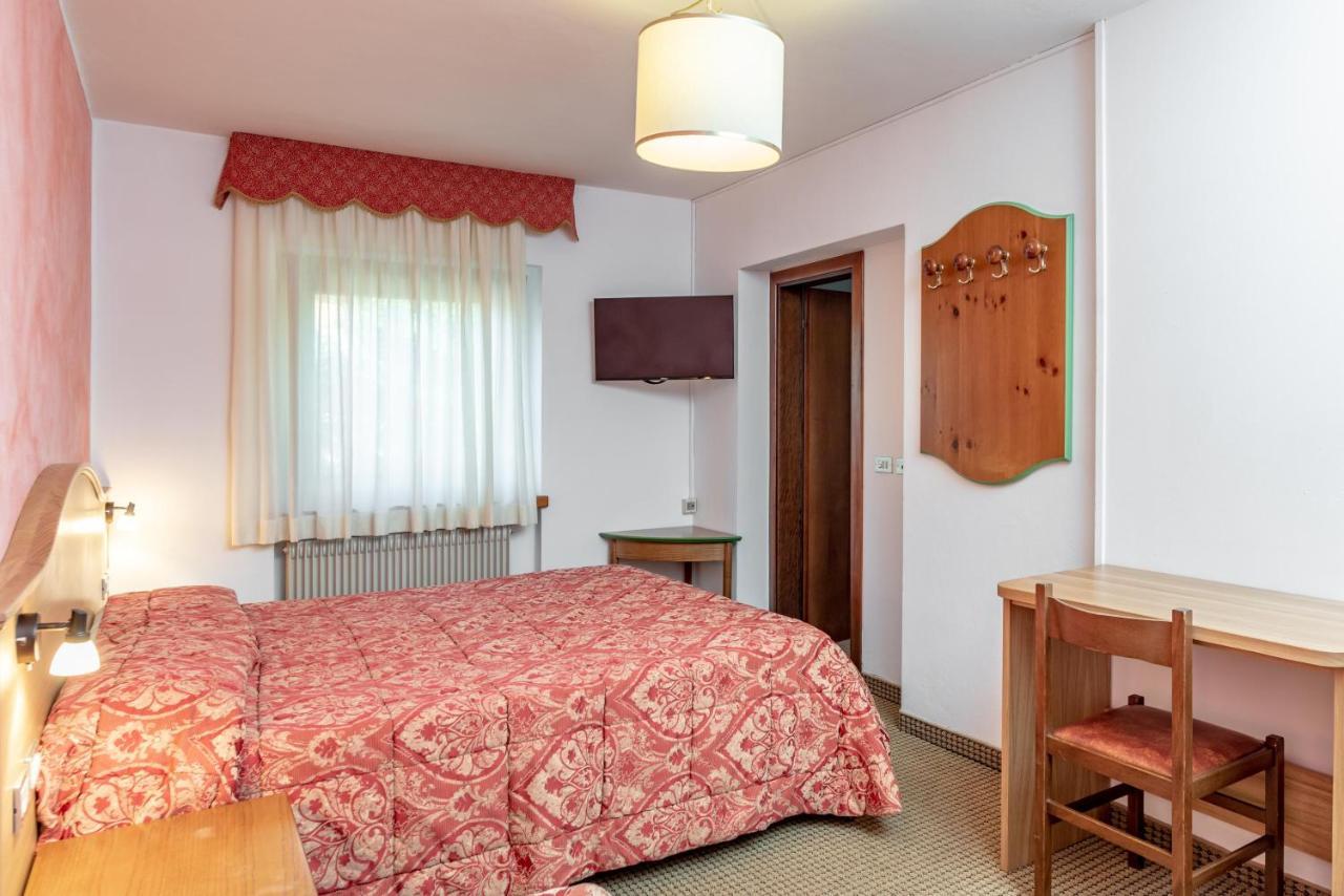 Hotel Italo Мадонна-ди-Кампильо Экстерьер фото
