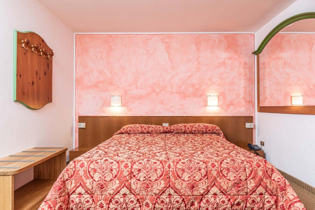 Hotel Italo Мадонна-ди-Кампильо Экстерьер фото