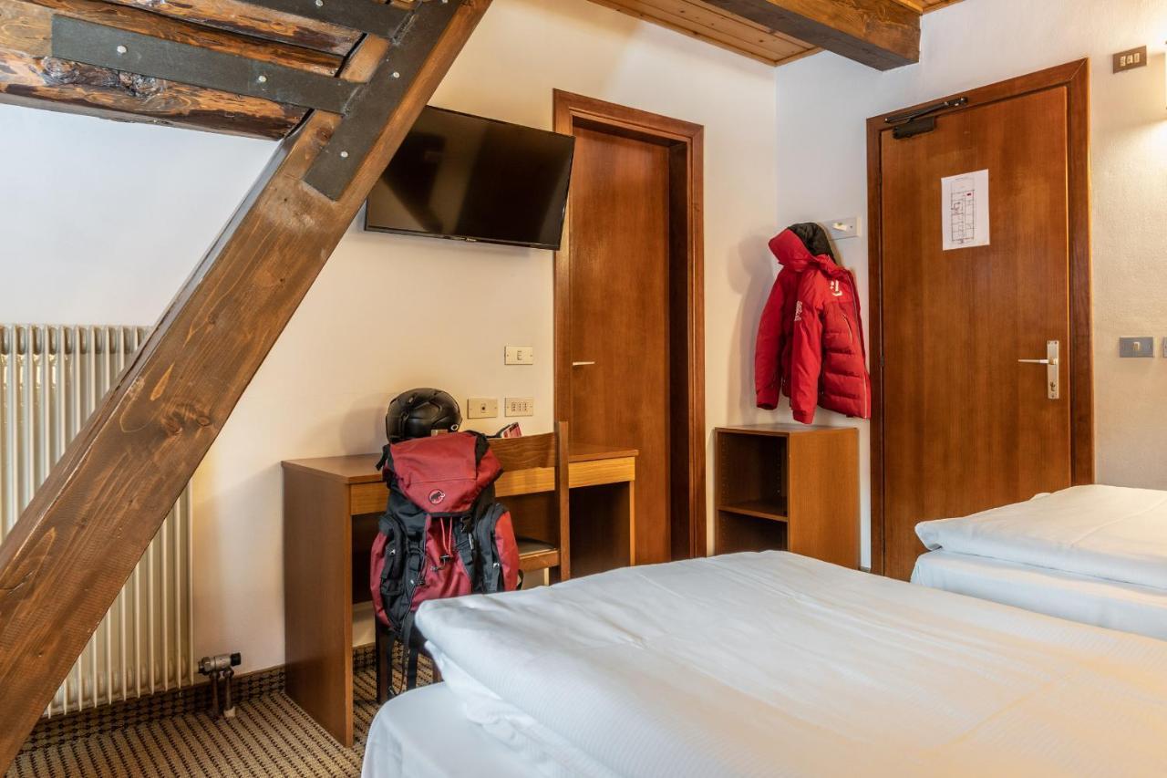 Hotel Italo Мадонна-ди-Кампильо Экстерьер фото