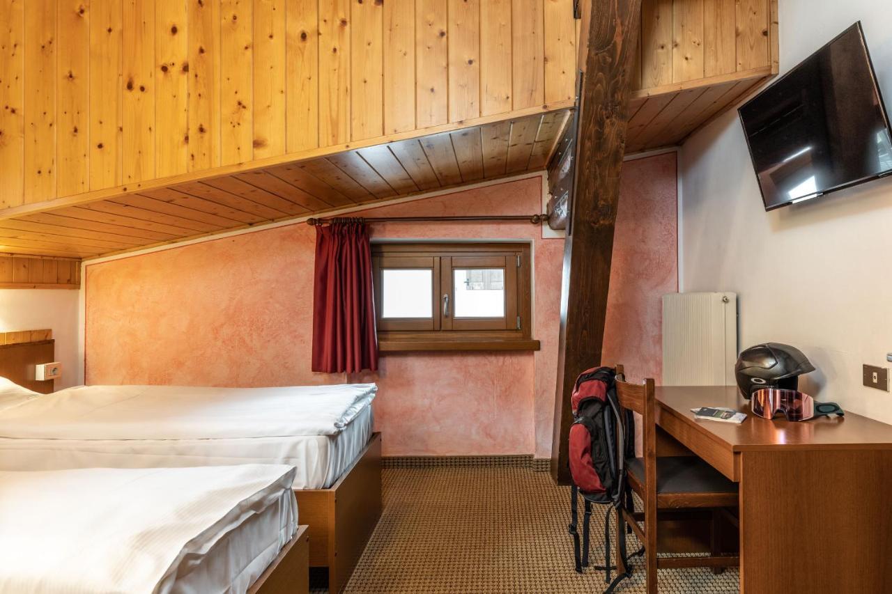 Hotel Italo Мадонна-ди-Кампильо Экстерьер фото