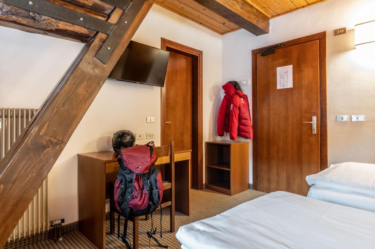 Hotel Italo Мадонна-ди-Кампильо Экстерьер фото